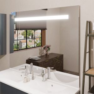 Miroir lumineux ELEGANCE 140x105 cm - bandeau LED central en haut du miroir - interrupteur sensitif en bas