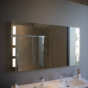 Miroir lumineux PRESTIGE 140x80 cm - éclairage intégré à LED, interrupteur sensitif, loupe et heure