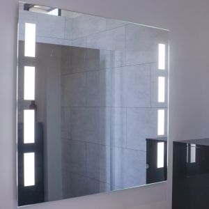 Miroir anti-buée PRESTIGE 80x80 cm - éclairage intégré à LED et interrupteur sensitif