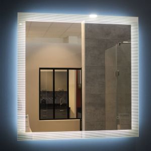 Miroir avec cadre strié CADREA 80x80 cm - éclairage intégré à LED, interrupteur sensitif et film antibuée