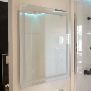 Miroir LED avec antibuée et interrupteur sensitif VISTA 70x80 cm