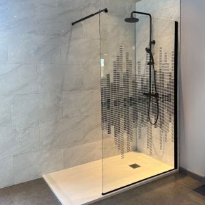 Paroi de douche à l'italienne 110 cm x 200 cm - Sérigraphie motif noir MANHATTAN 