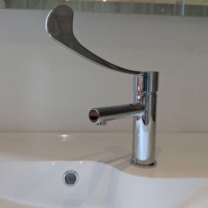 Mitigeur lavabo DOLLY manette avancée adapté PMR
