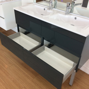 Meuble double vasque 140 cm ROSALY couleur gris anthracite brillant avec plan vasque en résine 140 cm x 46 cm