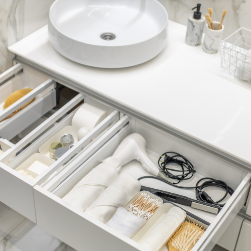 Comment organiser les tiroirs des meubles de salle de bain