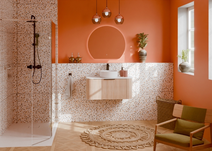 Salle de bain style vintage avec mur coloré terracotta et terrazzo