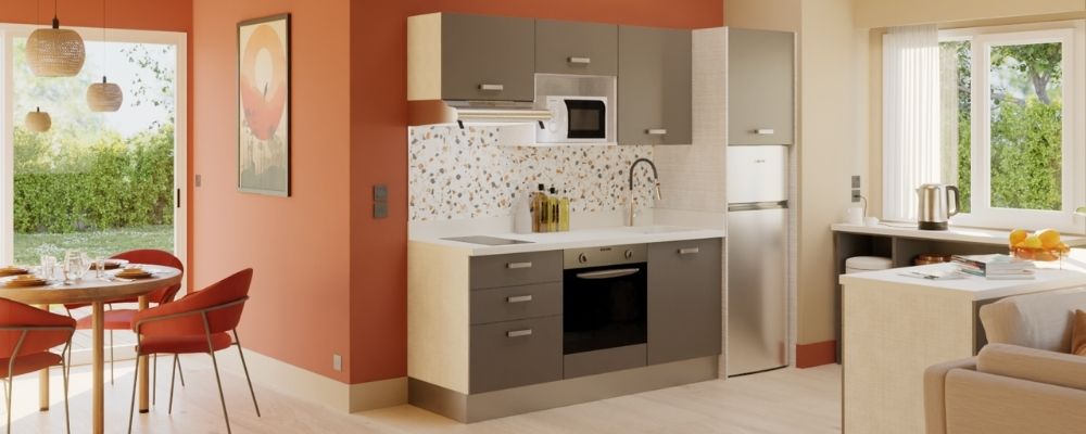 Kitchenette grise avec plan de travail en quartz blanc