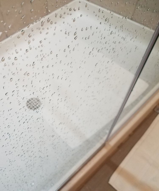 Comment enlever le calcaire sur une paroi de douche ?